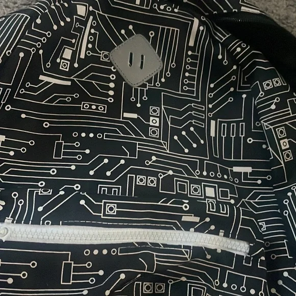 a black designed back pack - Picture 4 of 4